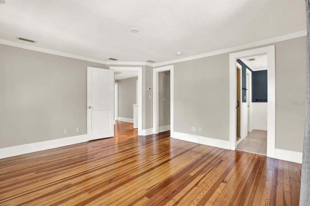 合同活跃: $1,125,000 (4 贝兹, 3 浴室, 2096 平方英尺)