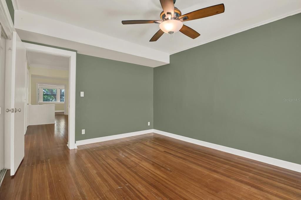 合同活跃: $1,125,000 (4 贝兹, 3 浴室, 2096 平方英尺)