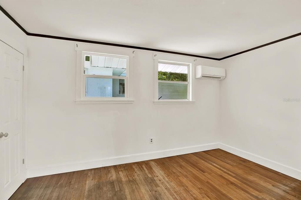 合同活跃: $1,125,000 (4 贝兹, 3 浴室, 2096 平方英尺)