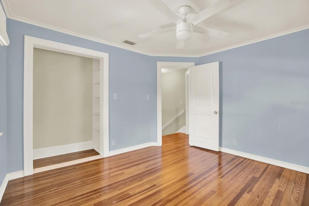 合同活跃: $1,125,000 (4 贝兹, 3 浴室, 2096 平方英尺)