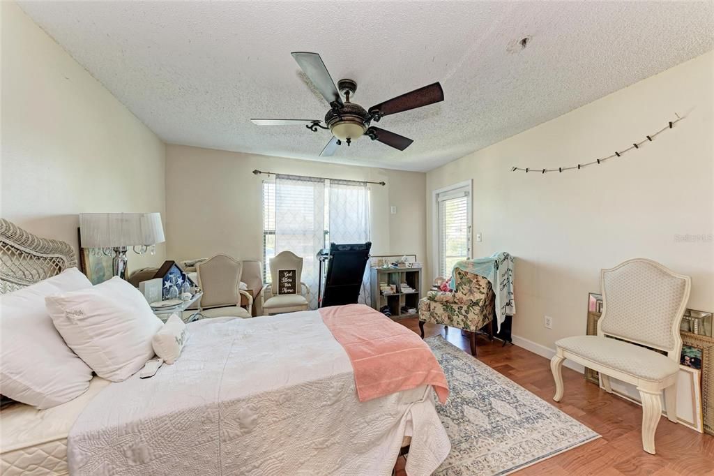 合同活跃: $219,000 (3 贝兹, 2 浴室, 1260 平方英尺)