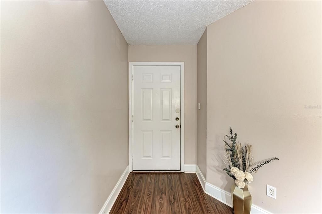 合同活跃: $219,000 (3 贝兹, 2 浴室, 1260 平方英尺)