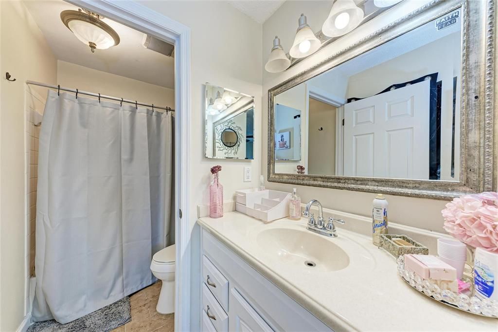 合同活跃: $219,000 (3 贝兹, 2 浴室, 1260 平方英尺)