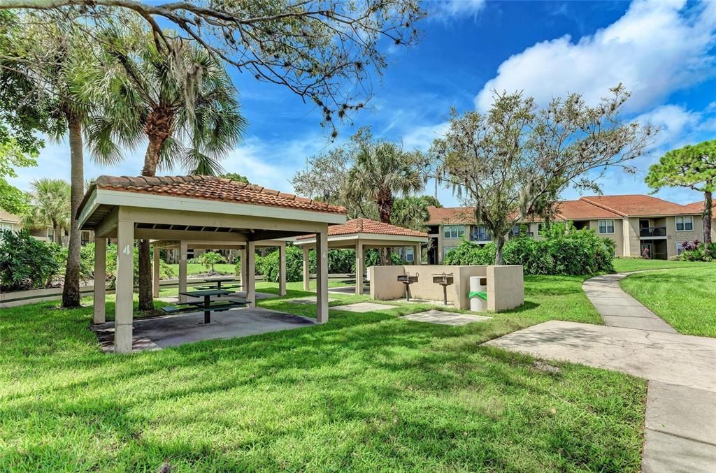 合同活跃: $219,000 (3 贝兹, 2 浴室, 1260 平方英尺)