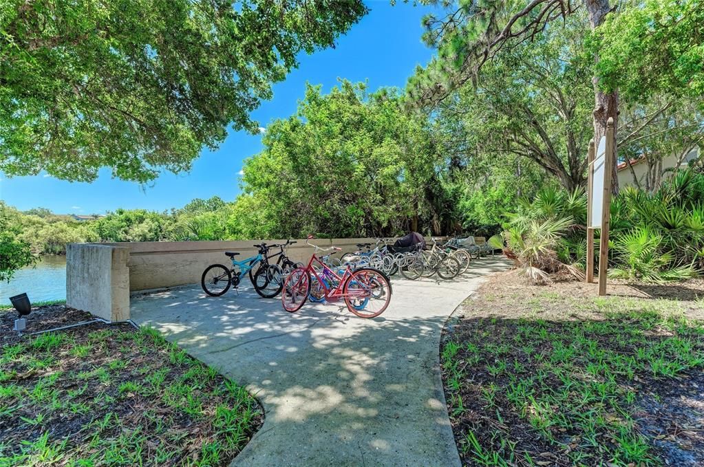 合同活跃: $219,000 (3 贝兹, 2 浴室, 1260 平方英尺)