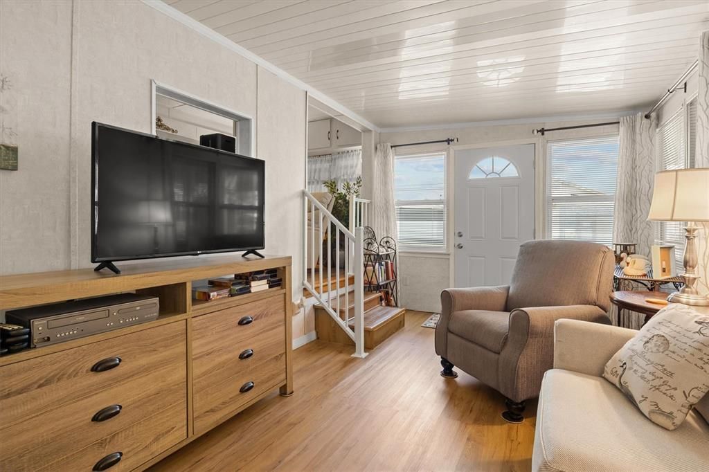 待售: $82,500 (2 贝兹, 2 浴室, 700 平方英尺)