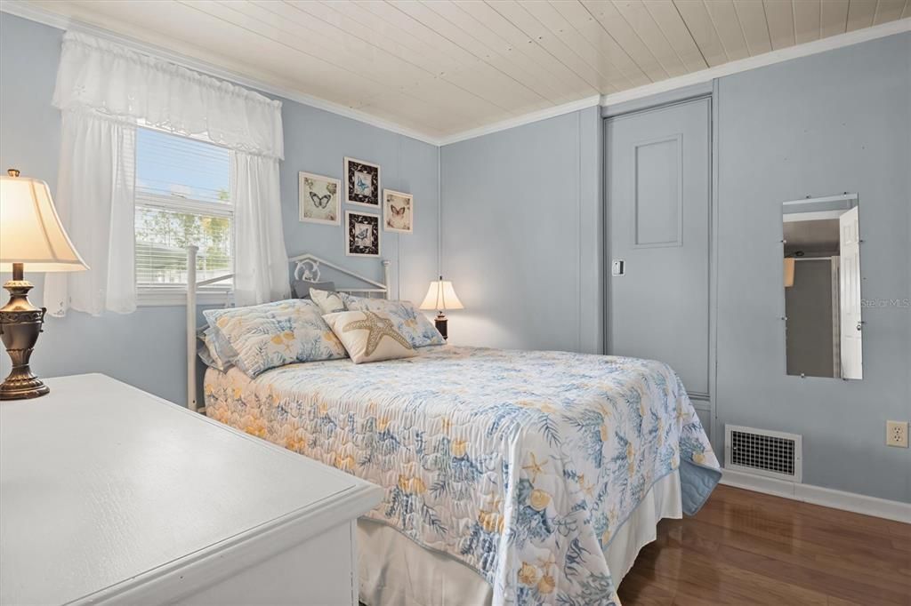 待售: $82,500 (2 贝兹, 2 浴室, 700 平方英尺)