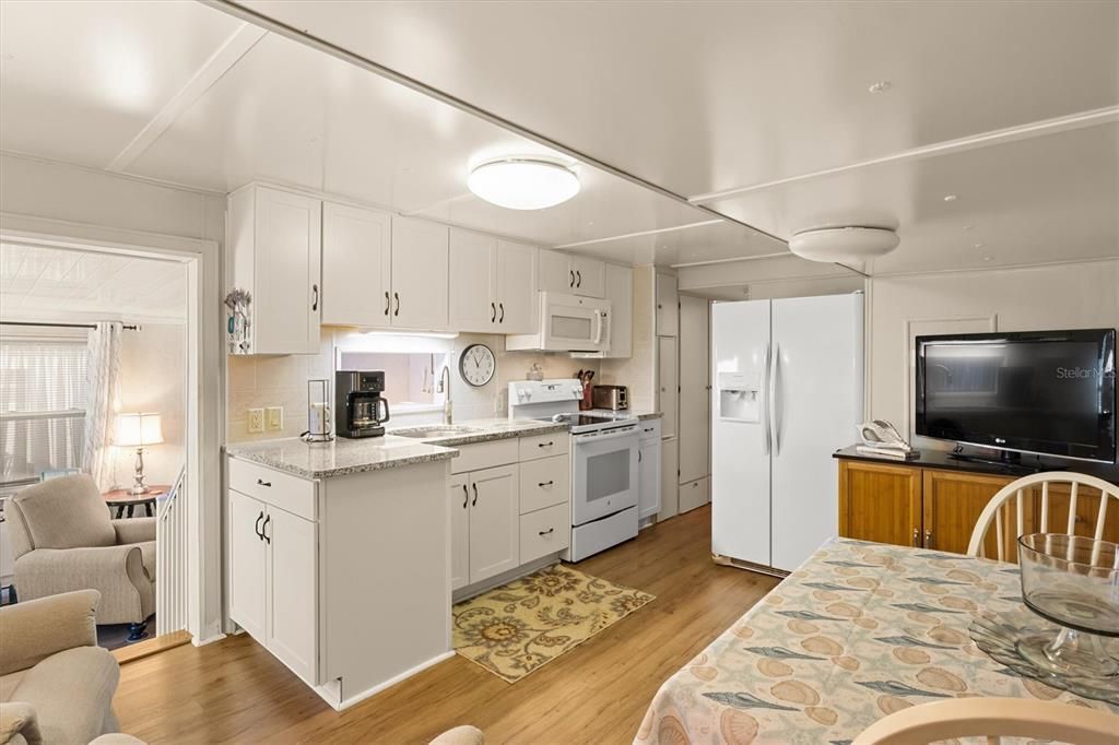 待售: $82,500 (2 贝兹, 2 浴室, 700 平方英尺)