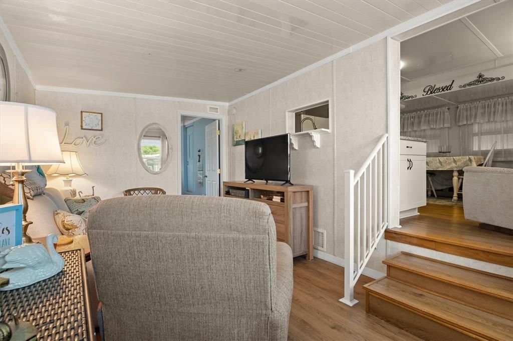 待售: $82,500 (2 贝兹, 2 浴室, 700 平方英尺)