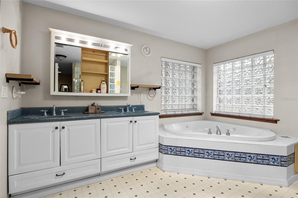 For Sale: $799,000 (4 beds, 3 baths, 3662 Square Feet)