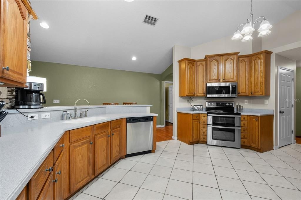 For Sale: $799,000 (4 beds, 3 baths, 3662 Square Feet)