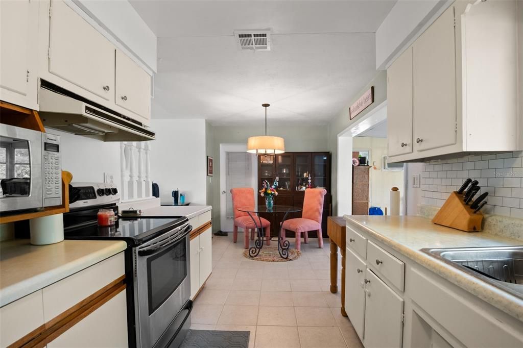 For Sale: $365,000 (3 beds, 1 baths, 1332 Square Feet)