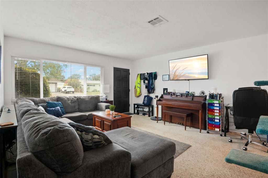 For Sale: $365,000 (3 beds, 1 baths, 1332 Square Feet)