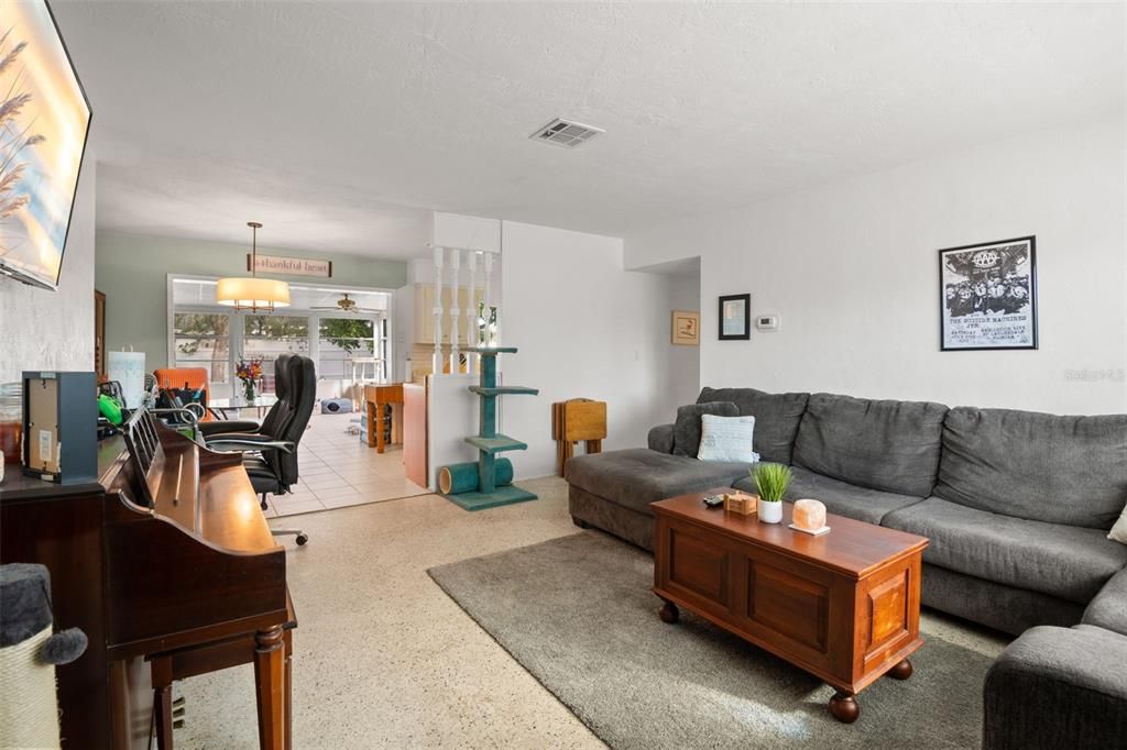 For Sale: $365,000 (3 beds, 1 baths, 1332 Square Feet)