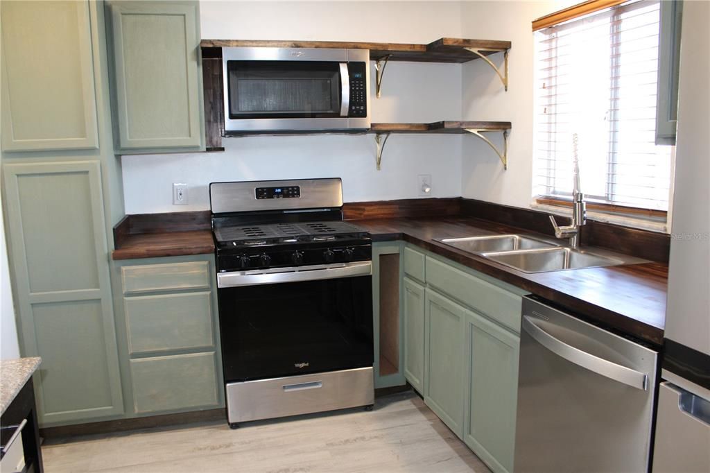 В аренду: $1,850 (2 спален, 1 ванн, 826 Квадратных фут)