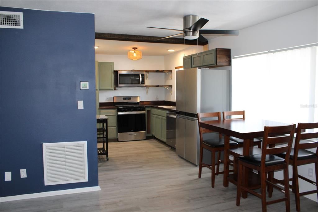 В аренду: $1,850 (2 спален, 1 ванн, 826 Квадратных фут)