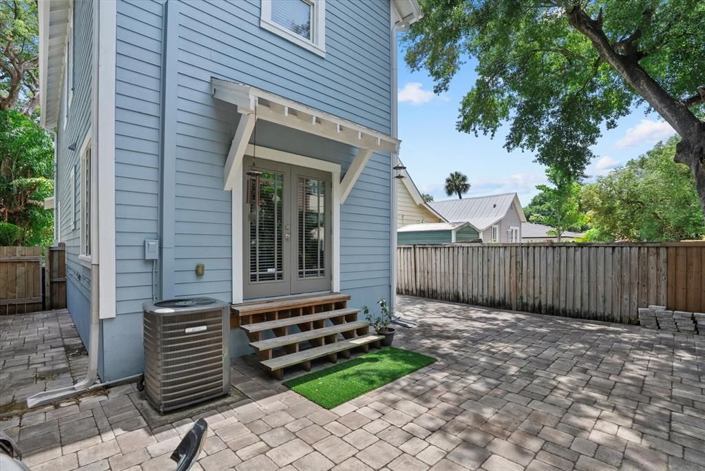 For Sale: $599,900 (2 beds, 2 baths, 1408 Square Feet)
