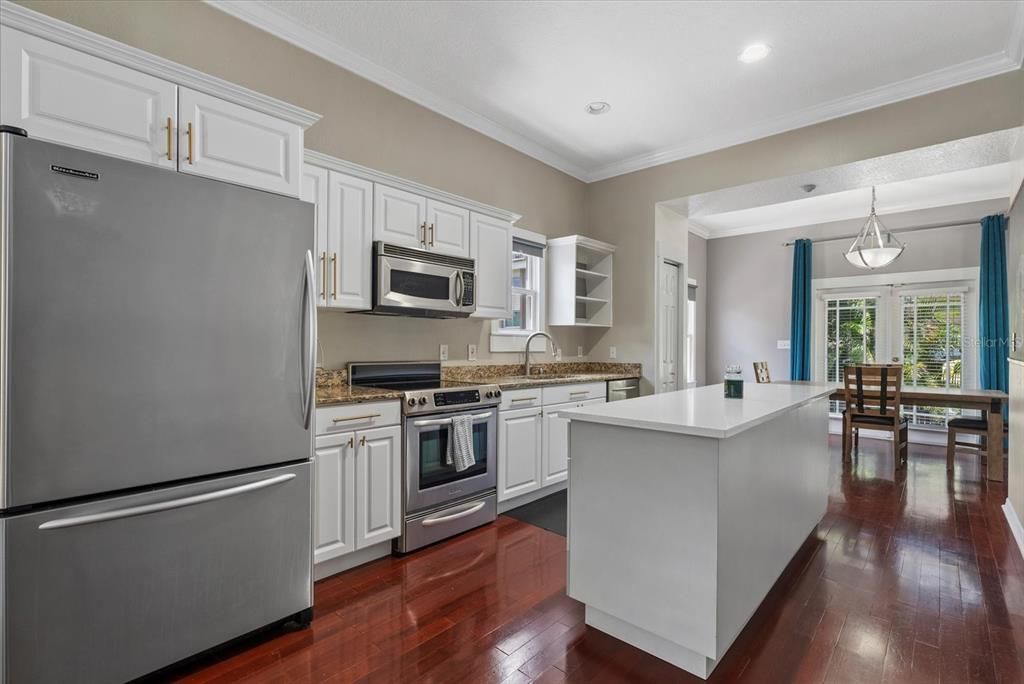 For Sale: $599,900 (2 beds, 2 baths, 1408 Square Feet)