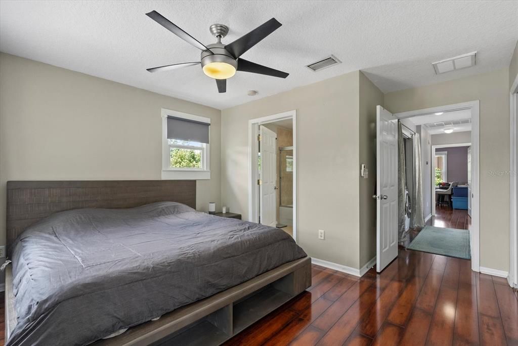 For Sale: $599,900 (2 beds, 2 baths, 1408 Square Feet)
