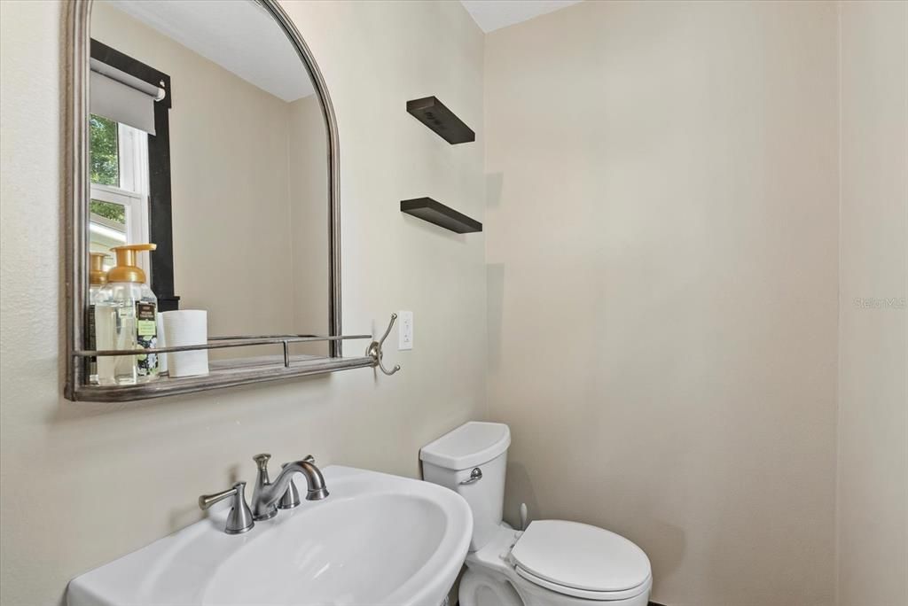 For Sale: $599,900 (2 beds, 2 baths, 1408 Square Feet)