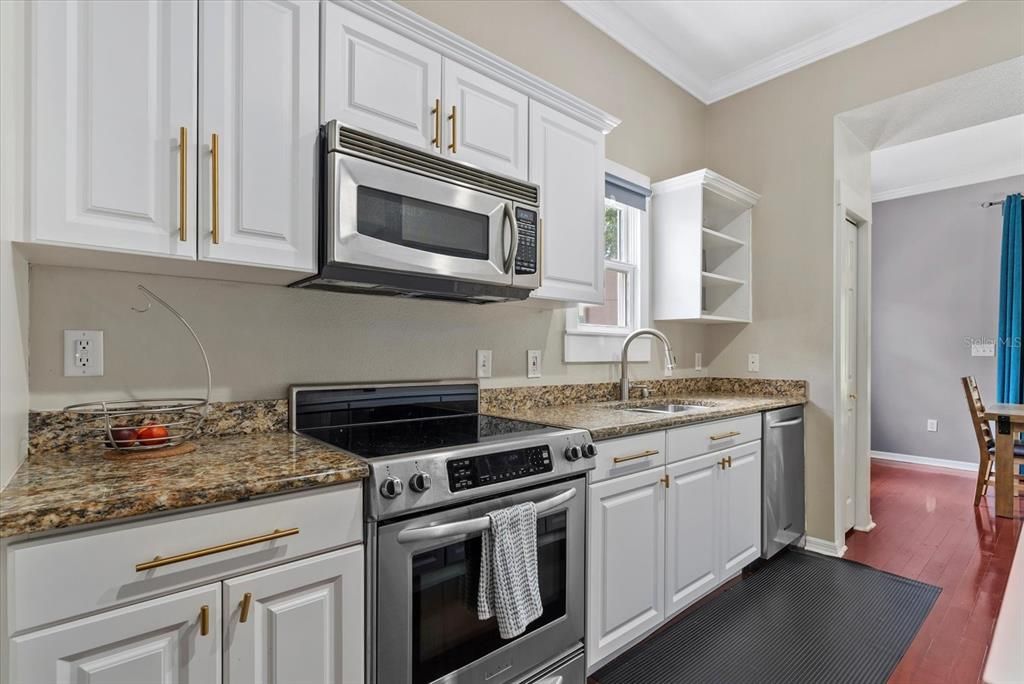 For Sale: $599,900 (2 beds, 2 baths, 1408 Square Feet)