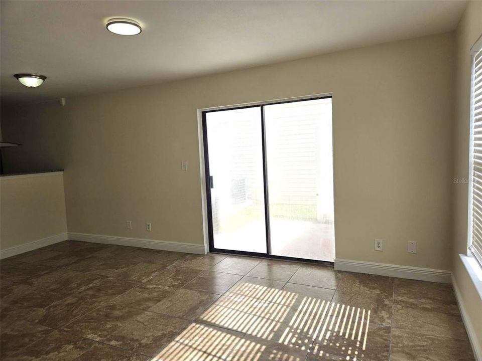 待售: $125,000 (2 贝兹, 1 浴室, 896 平方英尺)