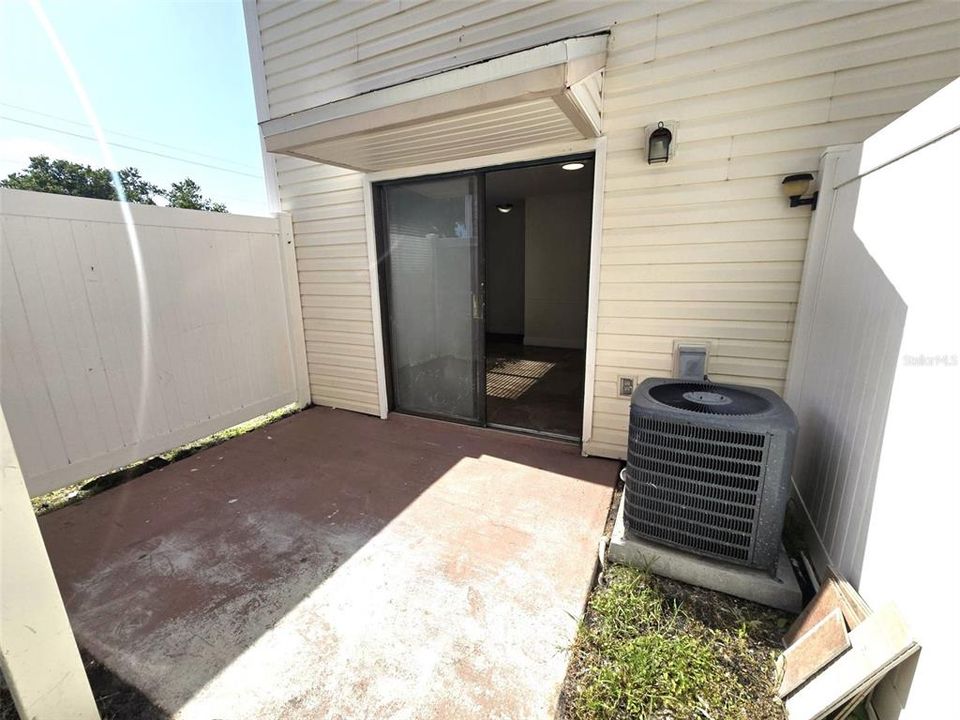 待售: $125,000 (2 贝兹, 1 浴室, 896 平方英尺)