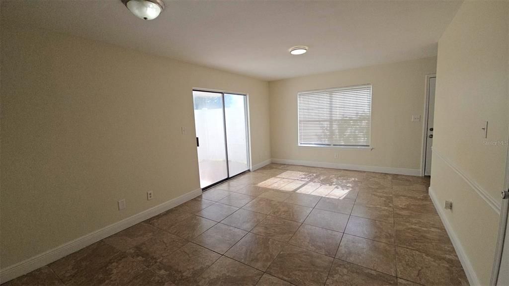 待售: $125,000 (2 贝兹, 1 浴室, 896 平方英尺)