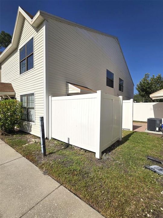 待售: $125,000 (2 贝兹, 1 浴室, 896 平方英尺)