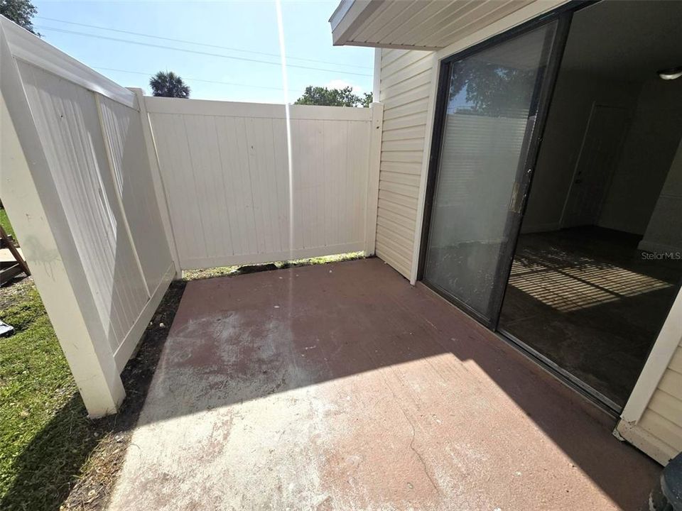 待售: $125,000 (2 贝兹, 1 浴室, 896 平方英尺)