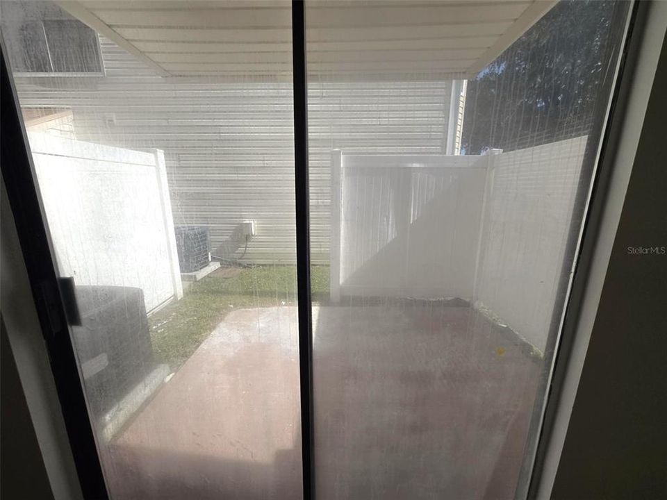 待售: $125,000 (2 贝兹, 1 浴室, 896 平方英尺)