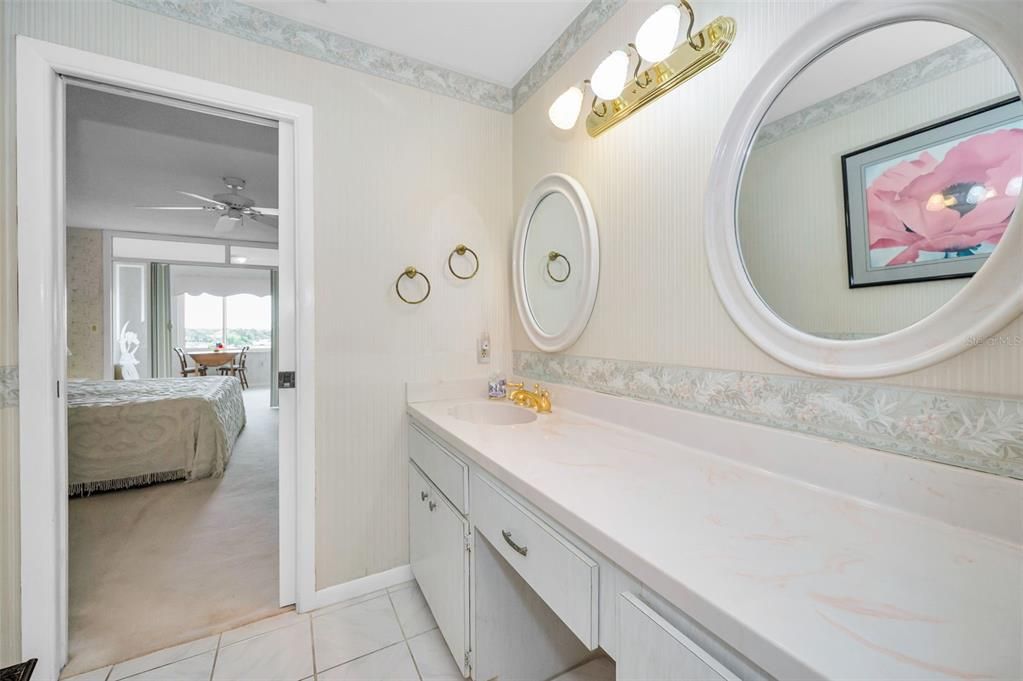 На продажу: $299,900 (1 спален, 2 ванн, 1050 Квадратных фут)