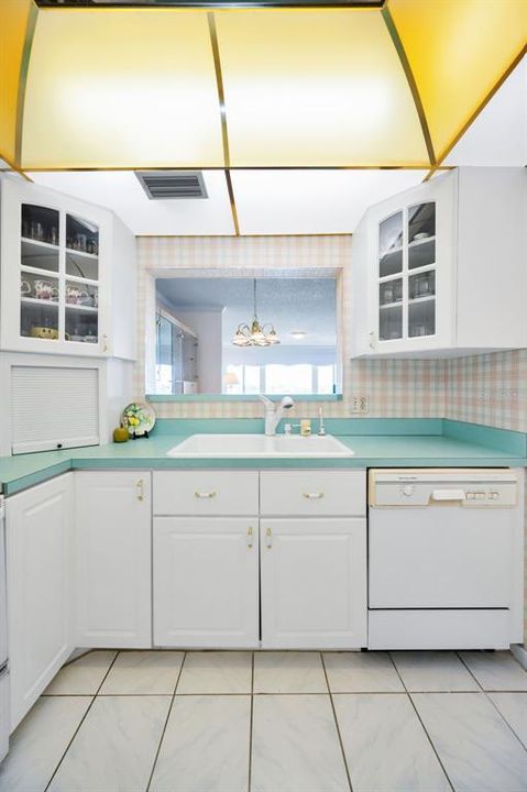 На продажу: $299,900 (1 спален, 2 ванн, 1050 Квадратных фут)