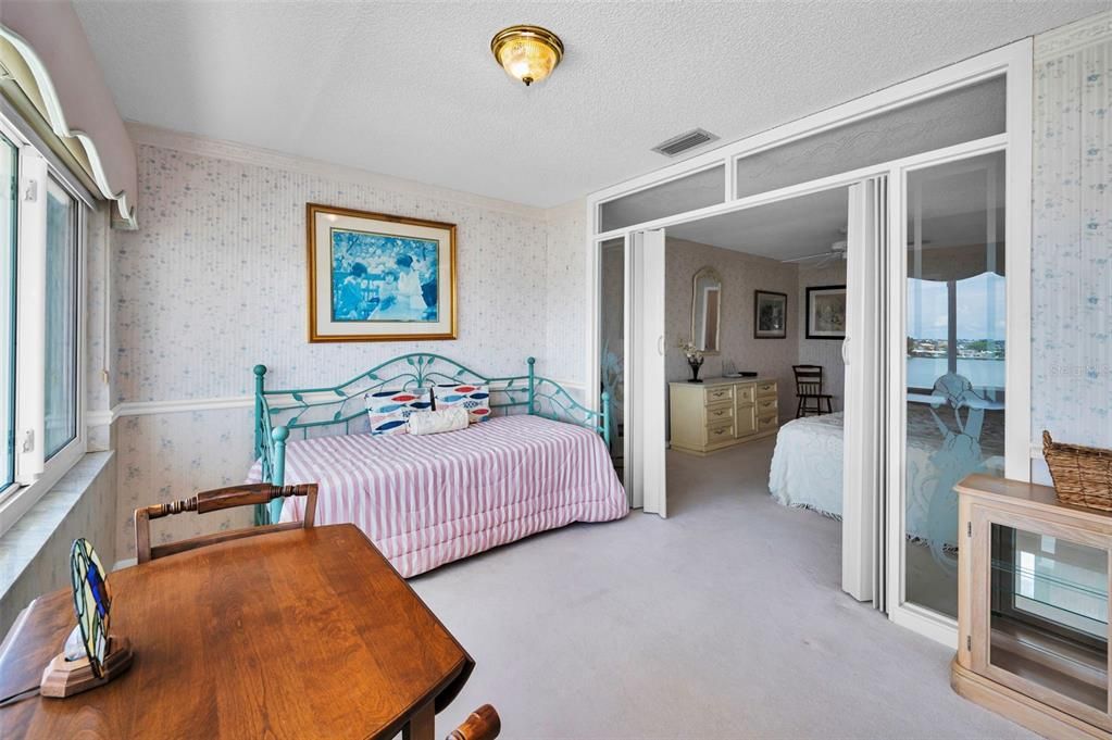 На продажу: $299,900 (1 спален, 2 ванн, 1050 Квадратных фут)