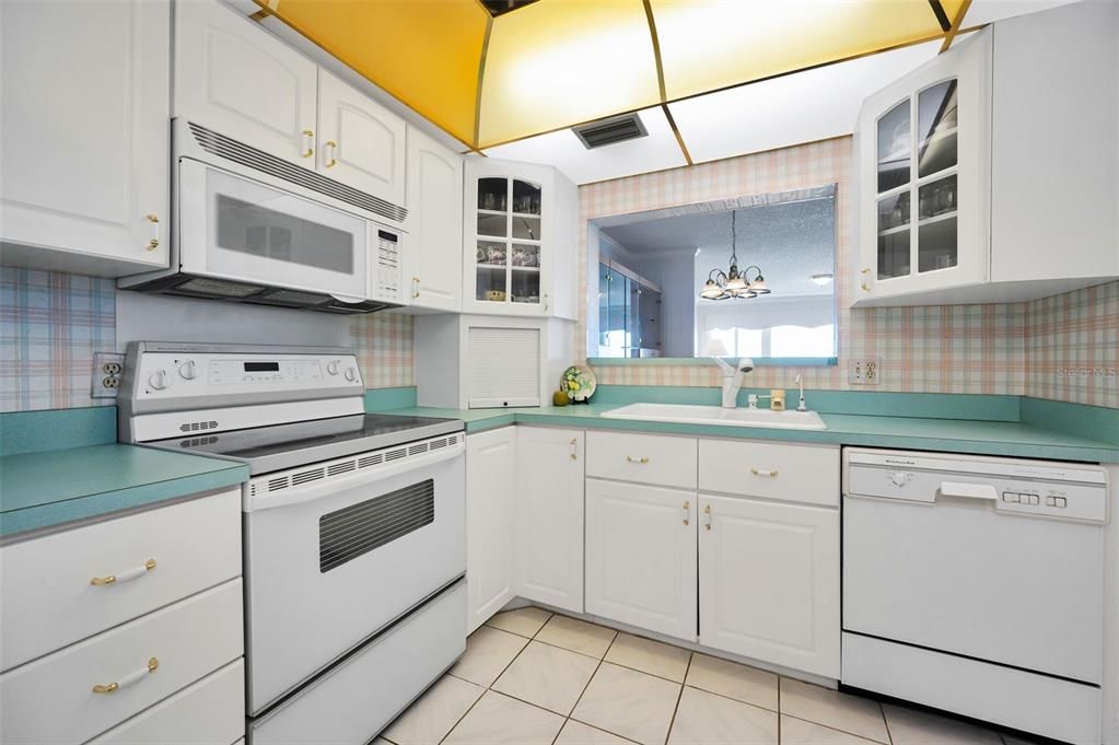 На продажу: $299,900 (1 спален, 2 ванн, 1050 Квадратных фут)