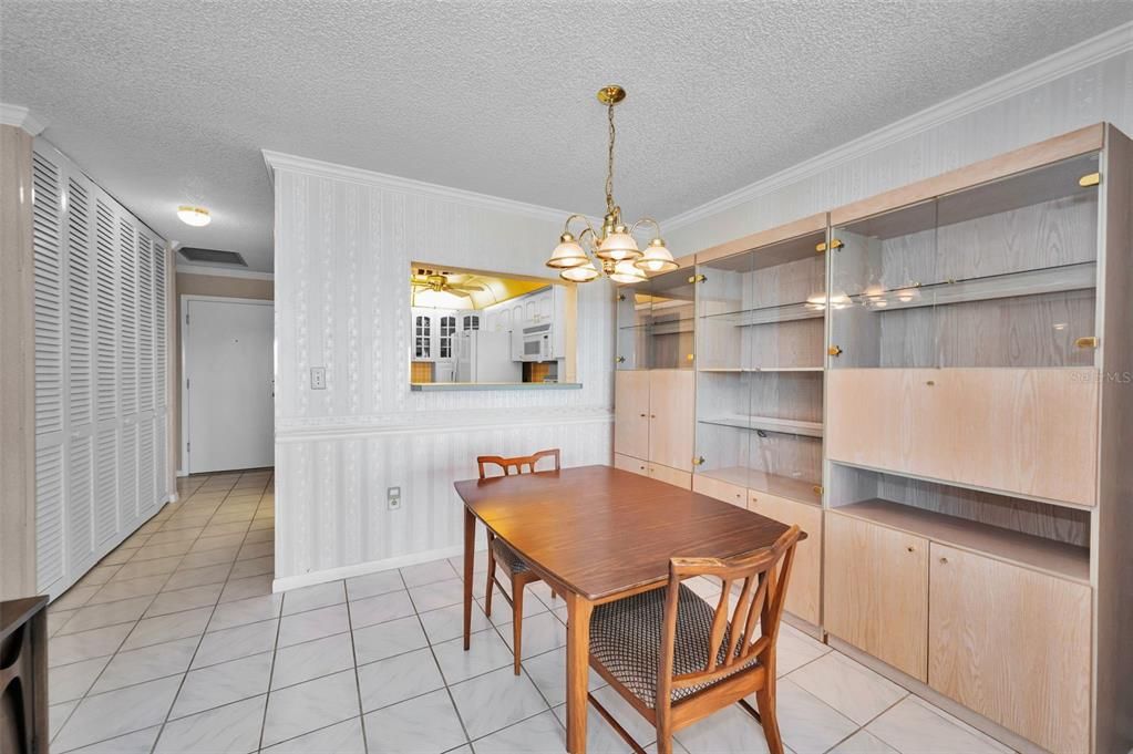 На продажу: $299,900 (1 спален, 2 ванн, 1050 Квадратных фут)