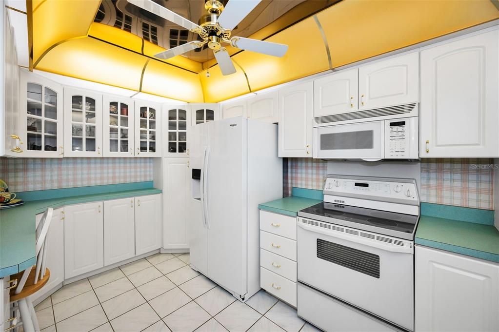 На продажу: $299,900 (1 спален, 2 ванн, 1050 Квадратных фут)