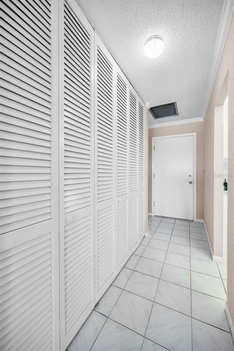 На продажу: $299,900 (1 спален, 2 ванн, 1050 Квадратных фут)