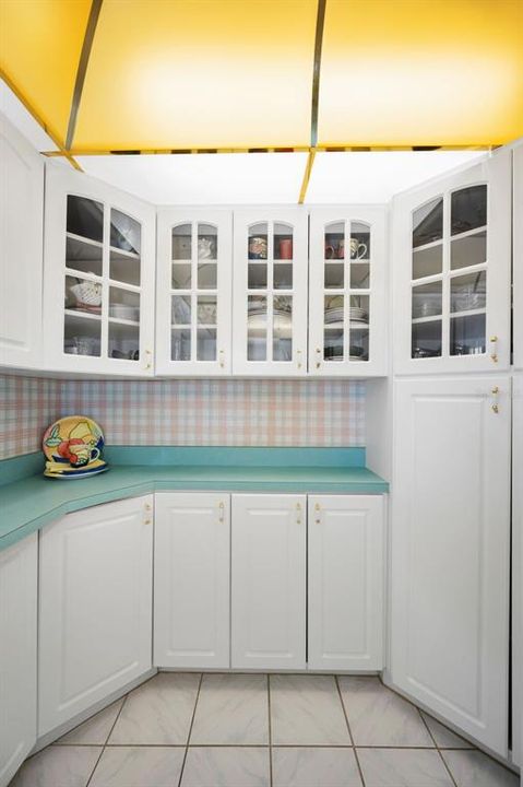 На продажу: $299,900 (1 спален, 2 ванн, 1050 Квадратных фут)