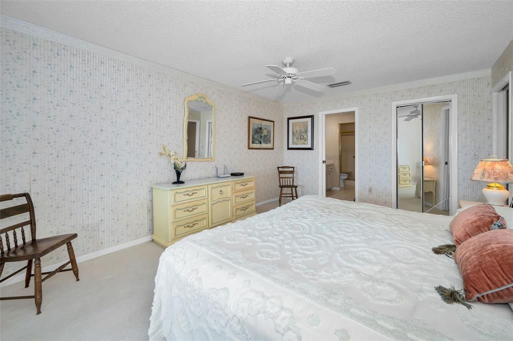 На продажу: $299,900 (1 спален, 2 ванн, 1050 Квадратных фут)