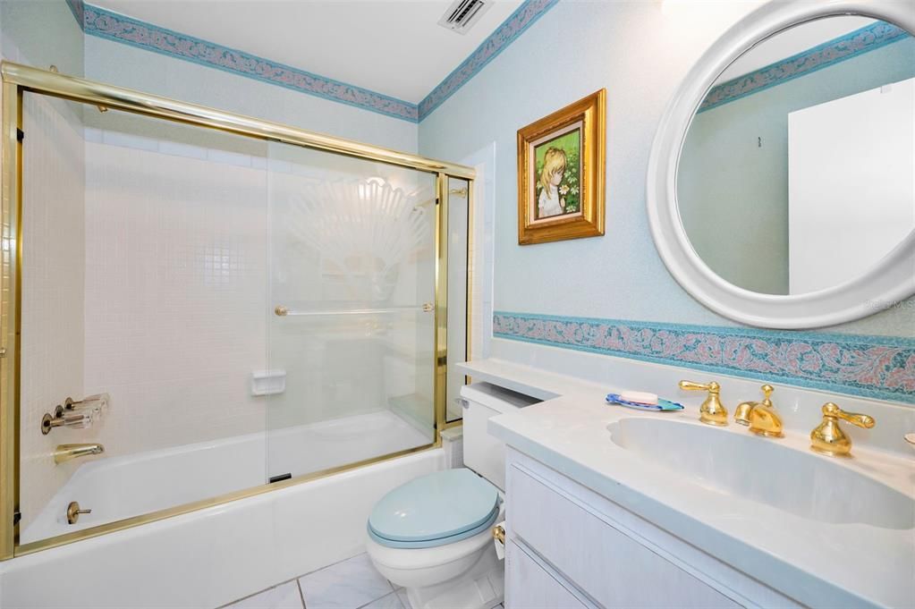 На продажу: $299,900 (1 спален, 2 ванн, 1050 Квадратных фут)