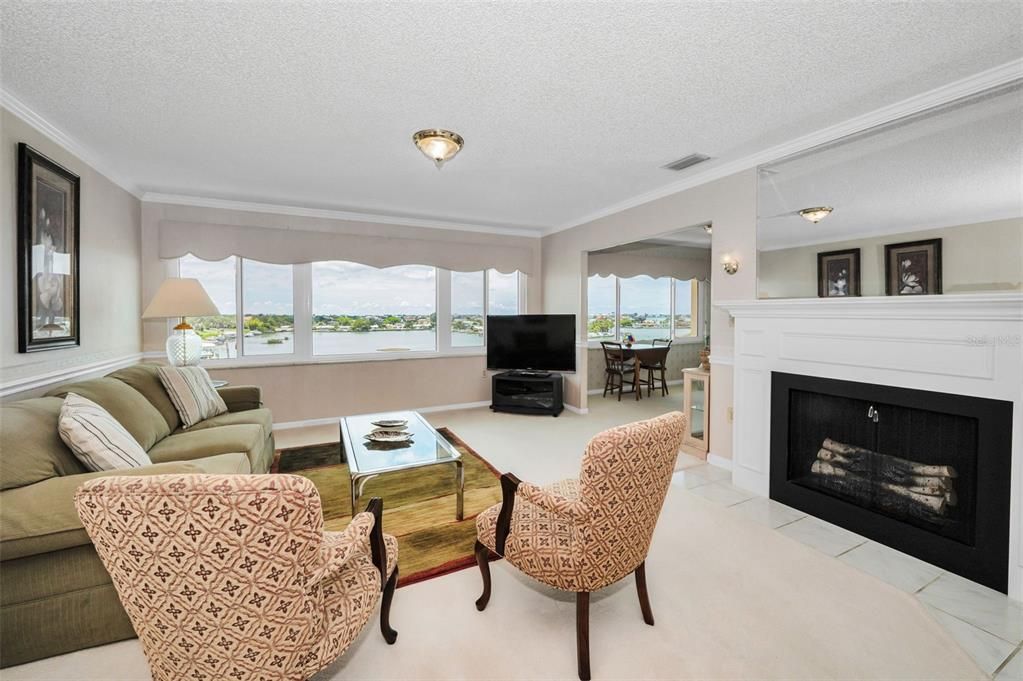 На продажу: $299,900 (1 спален, 2 ванн, 1050 Квадратных фут)