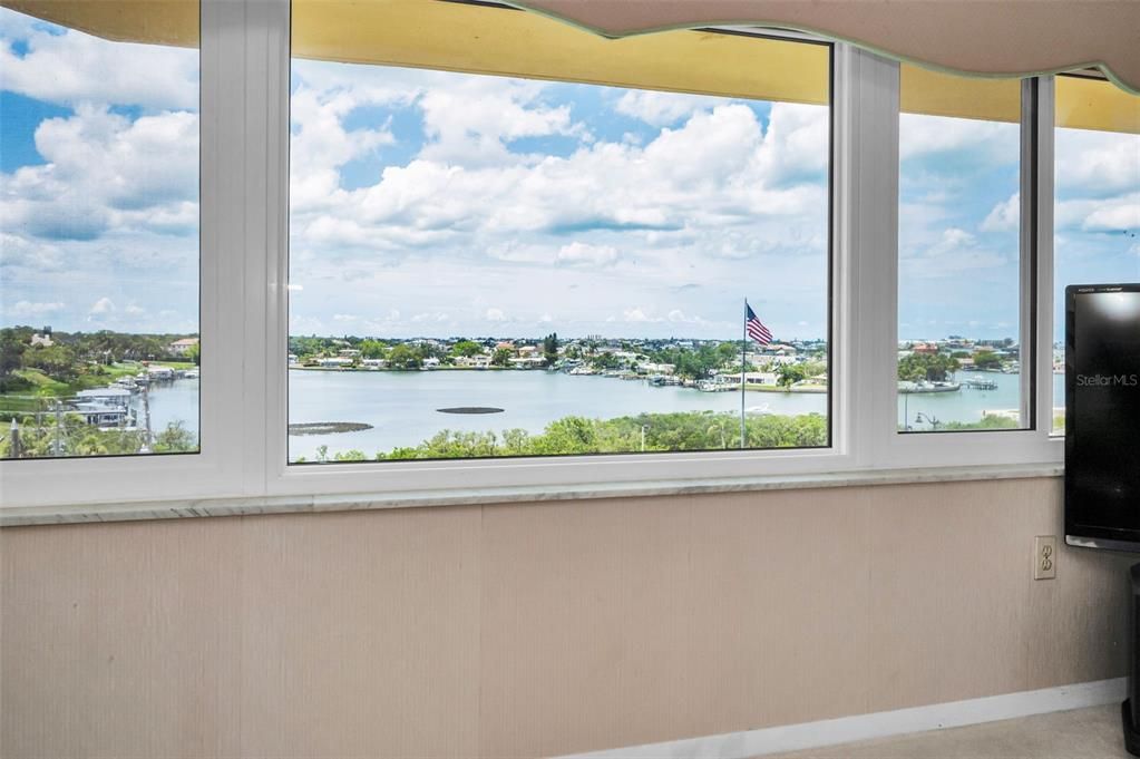 На продажу: $299,900 (1 спален, 2 ванн, 1050 Квадратных фут)