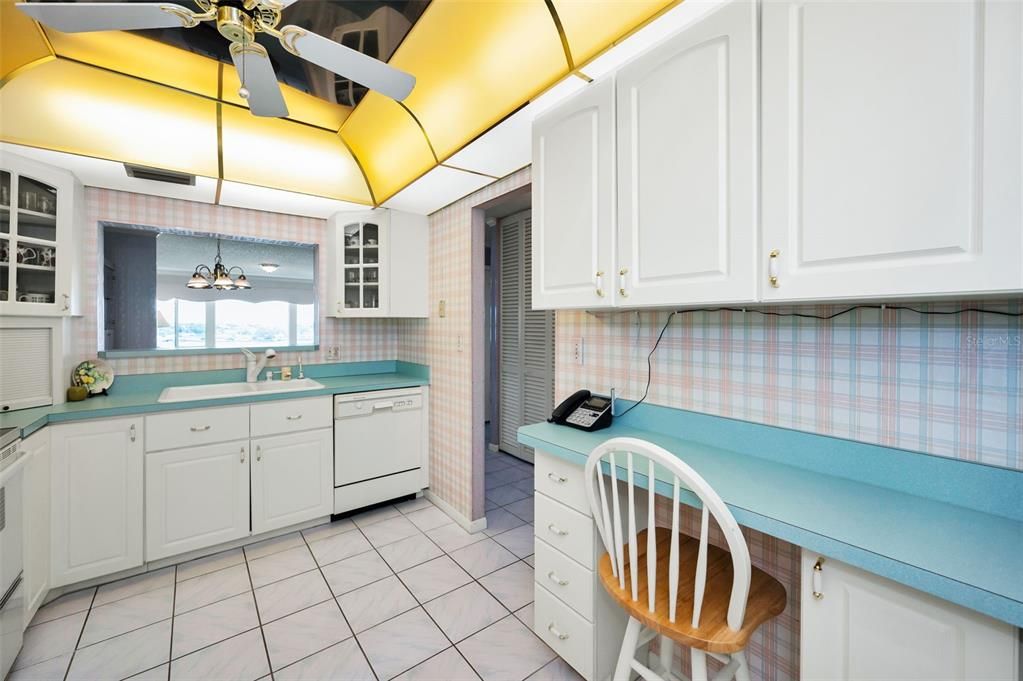 На продажу: $299,900 (1 спален, 2 ванн, 1050 Квадратных фут)