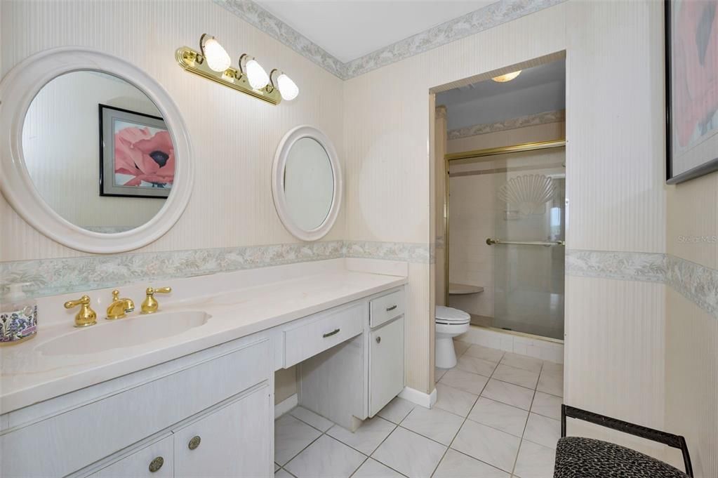 На продажу: $299,900 (1 спален, 2 ванн, 1050 Квадратных фут)