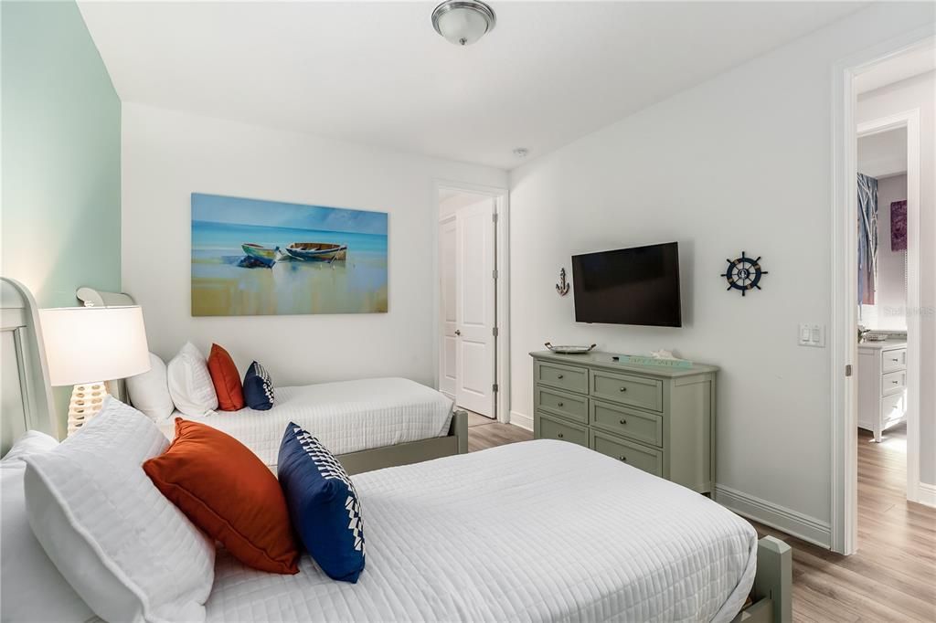 На продажу: $1,449,000 (6 спален, 5 ванн, 3428 Квадратных фут)