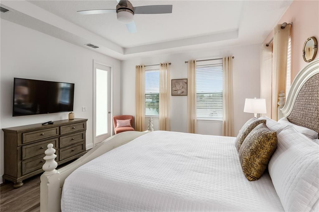 На продажу: $1,449,000 (6 спален, 5 ванн, 3428 Квадратных фут)