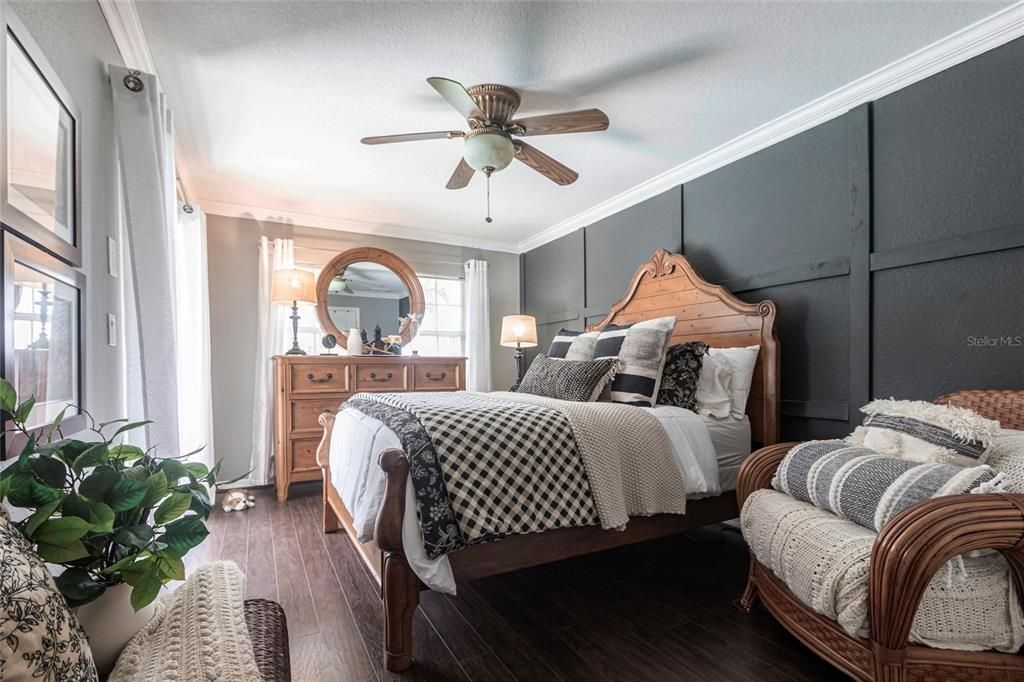 There is private pool/lanai access from this inviting guest room.