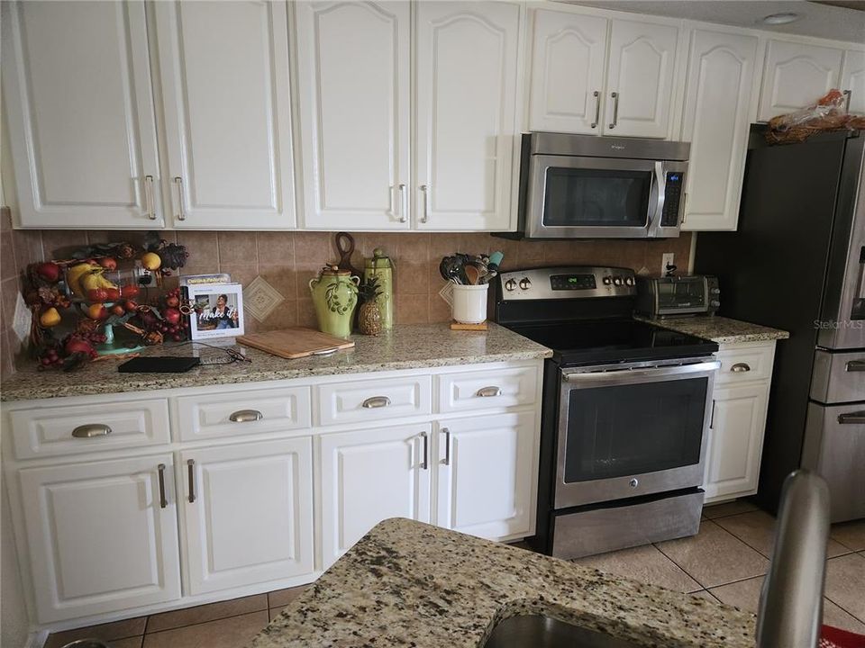 For Sale: $665,000 (3 beds, 2 baths, 1995 Square Feet)