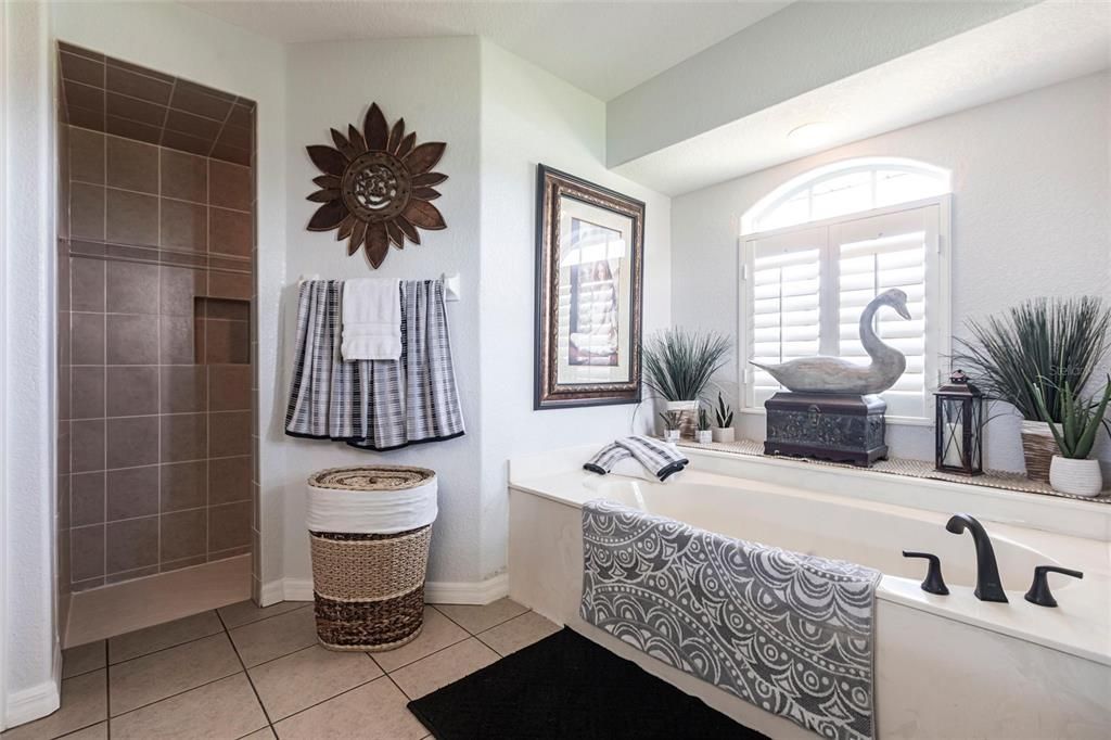 For Sale: $665,000 (3 beds, 2 baths, 1995 Square Feet)